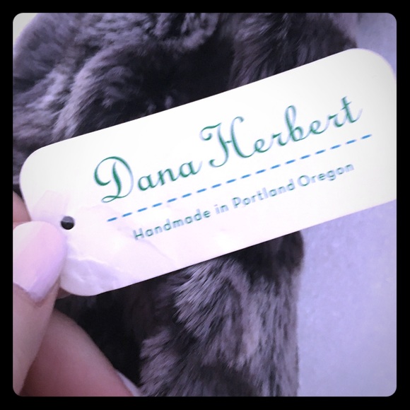 “NWT” Animal Print Faux Fur scarf - Picture 6 of 6